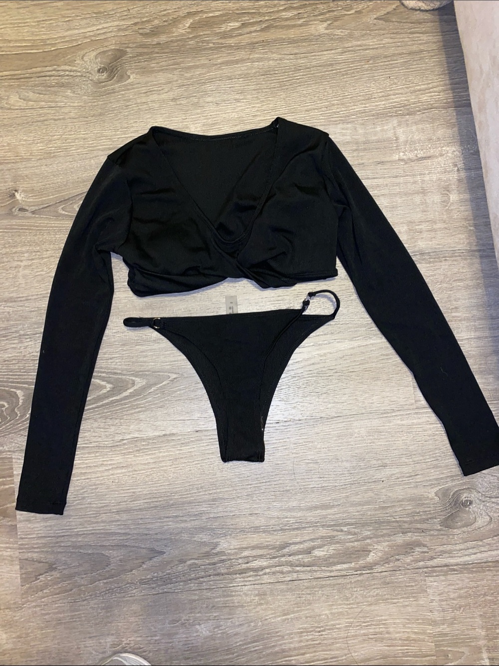 Black Long-Sleeve Crop Top for Women